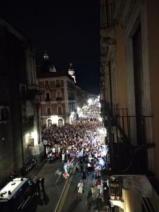 Suite Il Letto Sotto Il Tetto Catania Luaran gambar